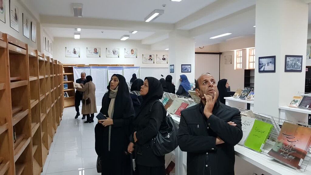بازدید کارکنان کانون از مرکز کرمانشاه‌شناسی دانشگاه رازی