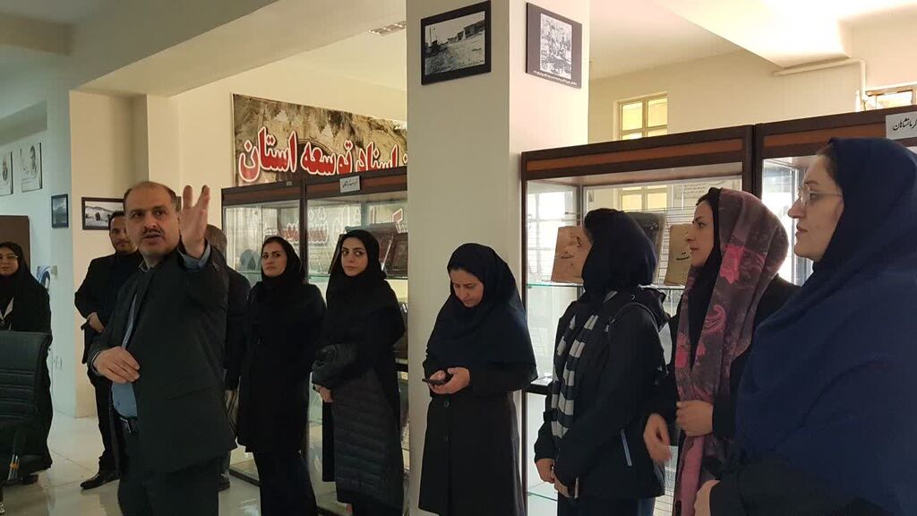 بازدید کارکنان کانون از مرکز کرمانشاه‌شناسی دانشگاه رازی