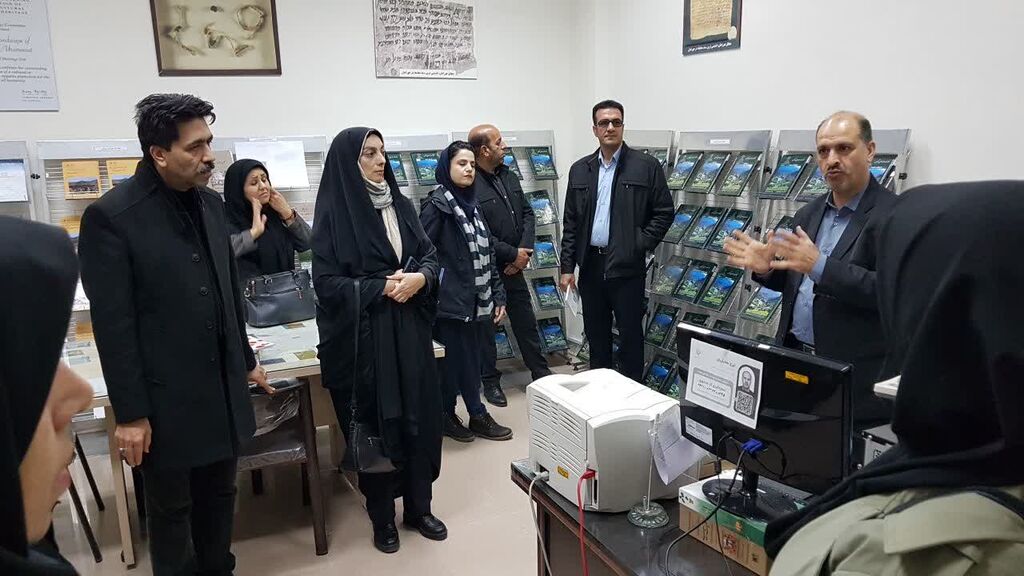 بازدید کارکنان کانون از مرکز کرمانشاه‌شناسی دانشگاه رازی