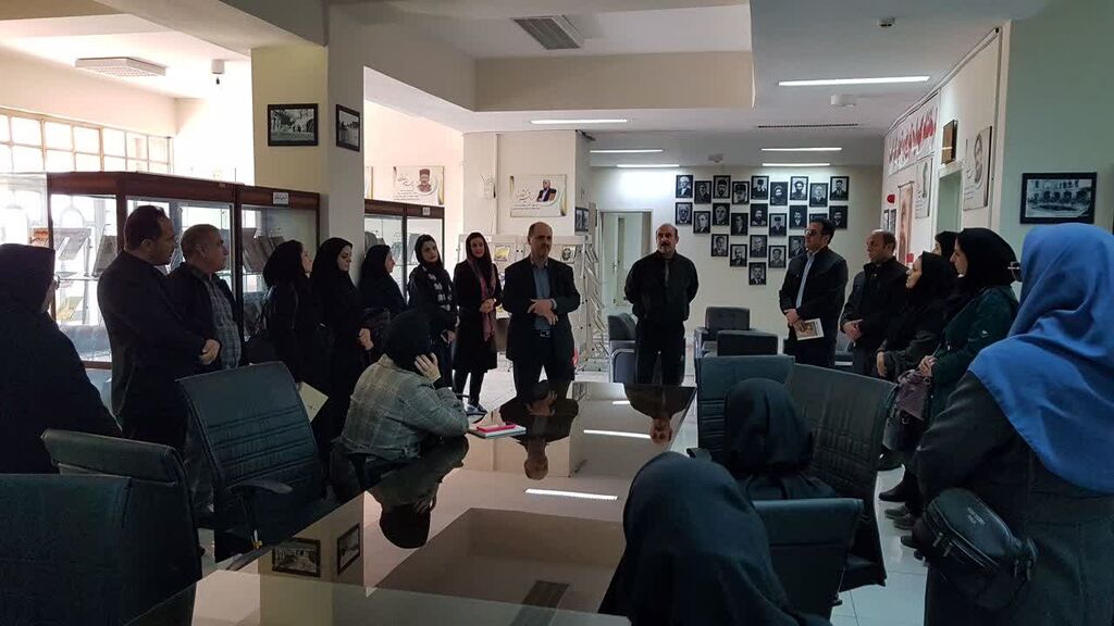 بازدید کارکنان کانون از مرکز کرمانشاه‌شناسی دانشگاه رازی