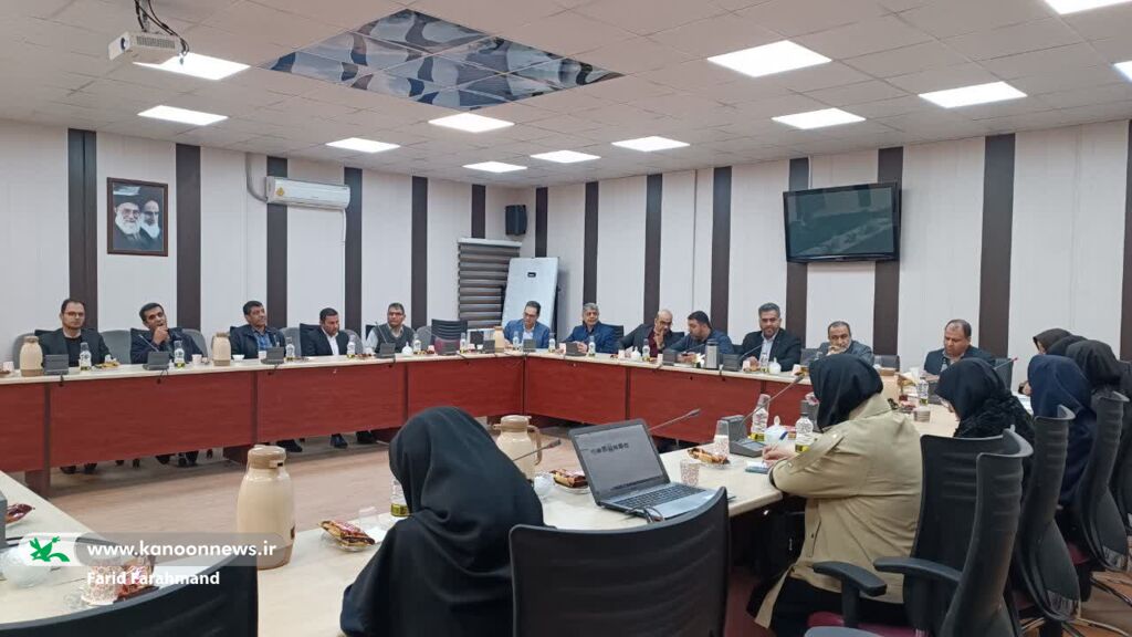 نشست صمیمی مدیرکل منابع انسانی و پشتیبانی و مشاور مدیرعامل و قائم مقام کانون با همکاران سیستان و بلوچستان برگزار شد