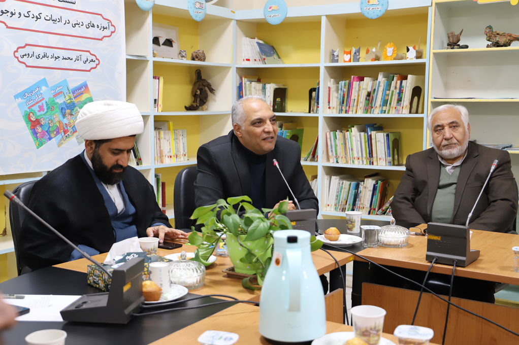 نشست تخصصی «آموزه‌های دینی در ادبیات کودک و نوجوان» در کانون اردبیل برگزار شد