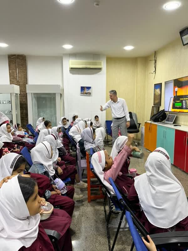 بازدید ۸۰۰ کودک و نوجوان بندرعباسی از مرکز تخصصی علوم