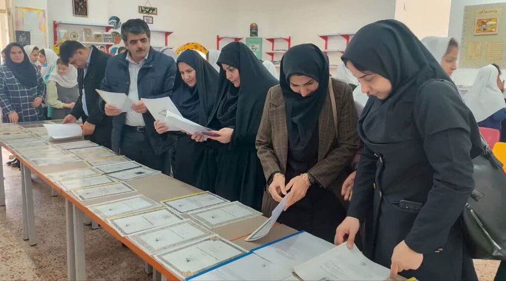 نمایشگاه آثار علمی وپژوهشی اعضاو کارکنان افتتاح شد