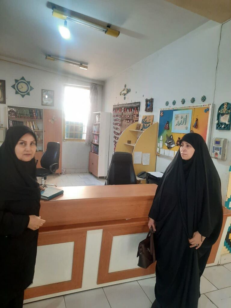 نشست هماندیشی سرگروه ادبیات آموزش و پرورش در کانون کرمانشاه