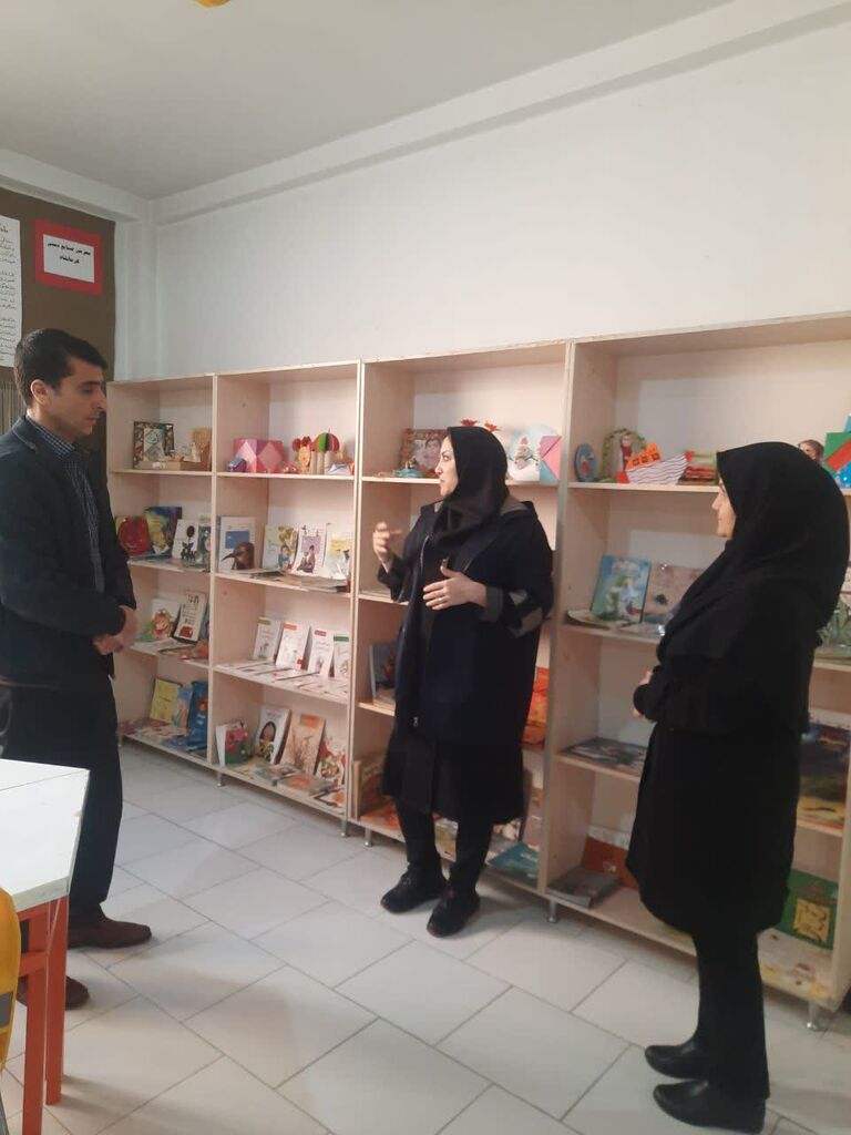 نشست هماندیشی سرگروه ادبیات آموزش و پرورش در کانون کرمانشاه