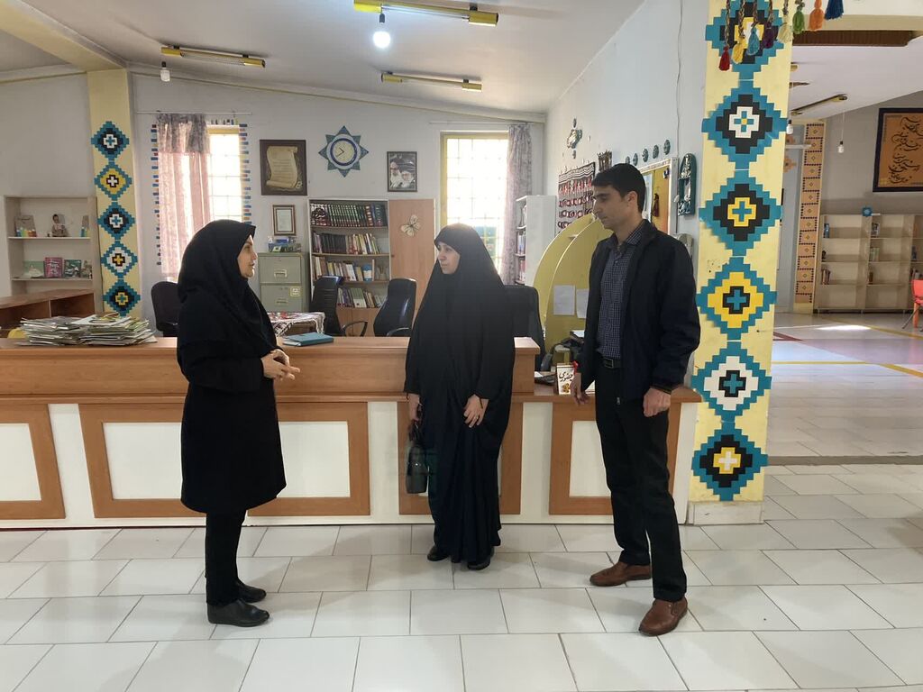 نشست هماندیشی سرگروه ادبیات آموزش و پرورش در کانون کرمانشاه