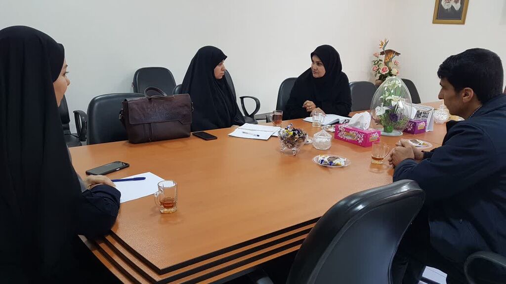 نشست هماندیشی سرگروه ادبیات آموزش و پرورش در کانون کرمانشاه