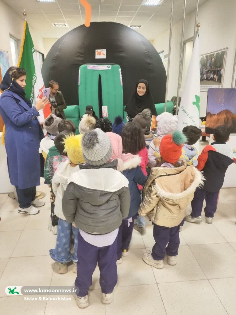 غرفهی کانون میزبان مخاطبان در نمایشگاه دستاوردهای پژوهش، فناوری و فن بازار سیستان و بلوچستان