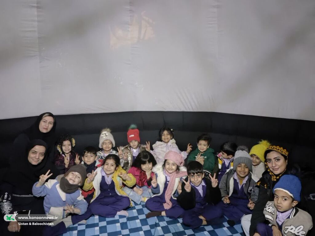 غرفهی کانون میزبان مخاطبان در نمایشگاه دستاوردهای پژوهش، فناوری و فن بازار سیستان و بلوچستان