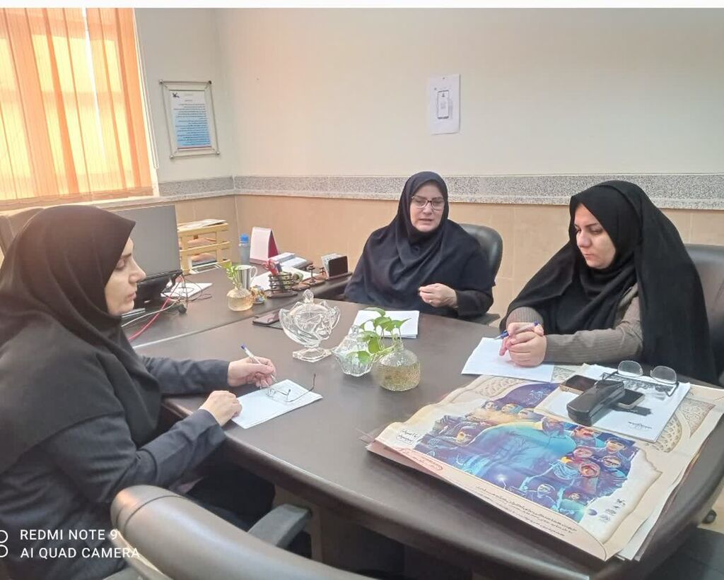 نشست هماندیشی کانون باسرگروه ادبیات آموزش وپرورش درکانون استان ایلام برگزار شد