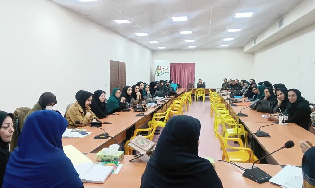 دوره آموزش کتابسازی مربیان کانون همدان برگزار شد