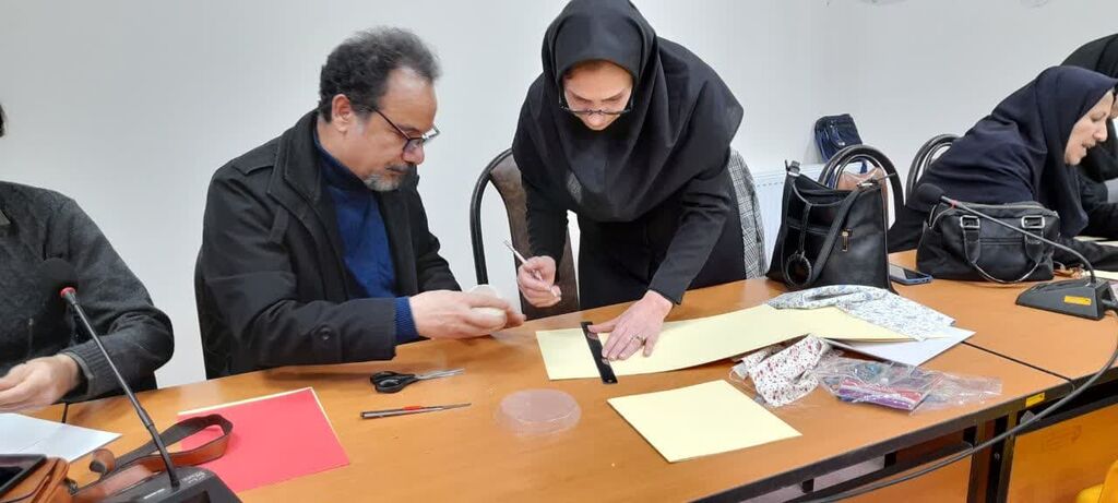 دوره آموزش کتابسازی مربیان کانون همدان برگزار شد