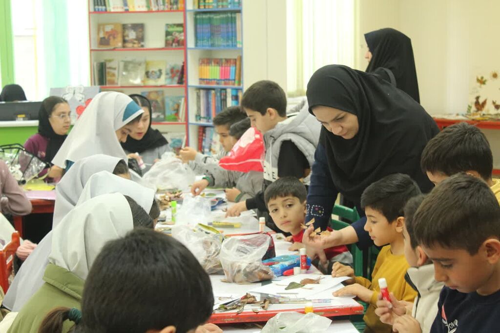 ویژه برنامه هزار رنگ پاییز در مرکز تکاب