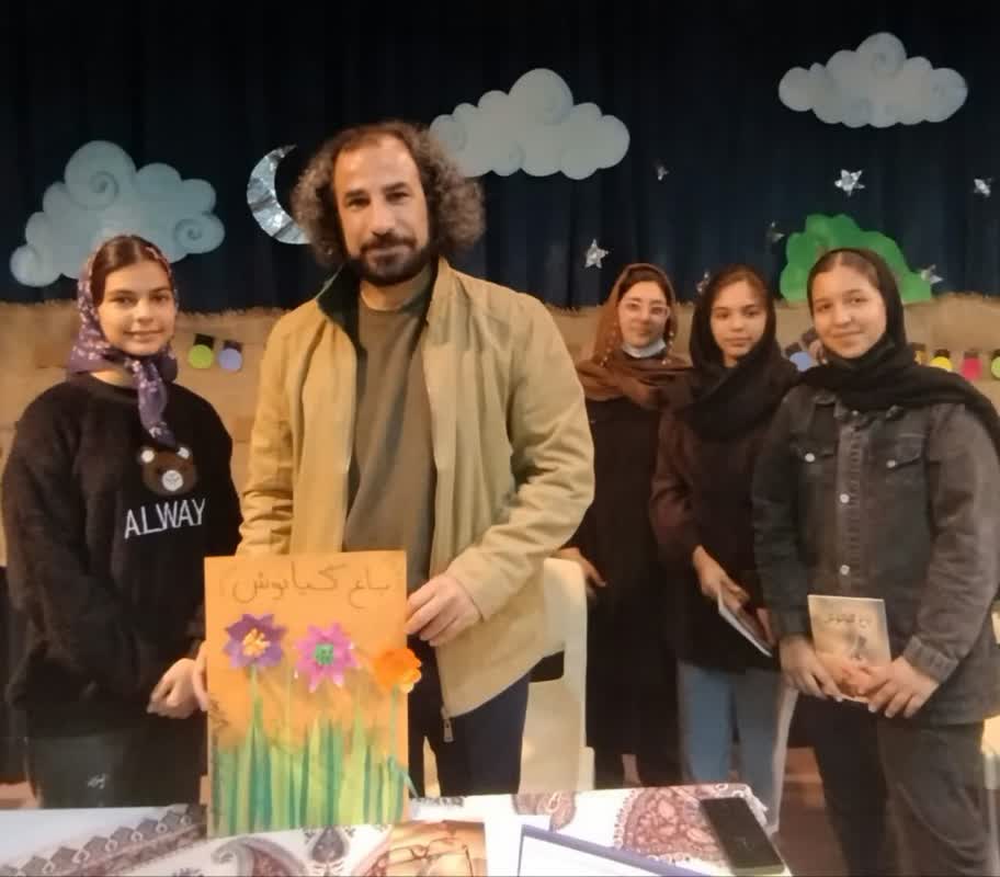 نشست دو پنجره با نقد و بررسی کتاب باغکیانوش