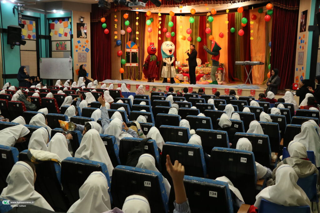 نمایش آهنگین « سفره یلدا » در کانون کرمان نمایش آهنگین «سفره یلدا» در کانون کرمان