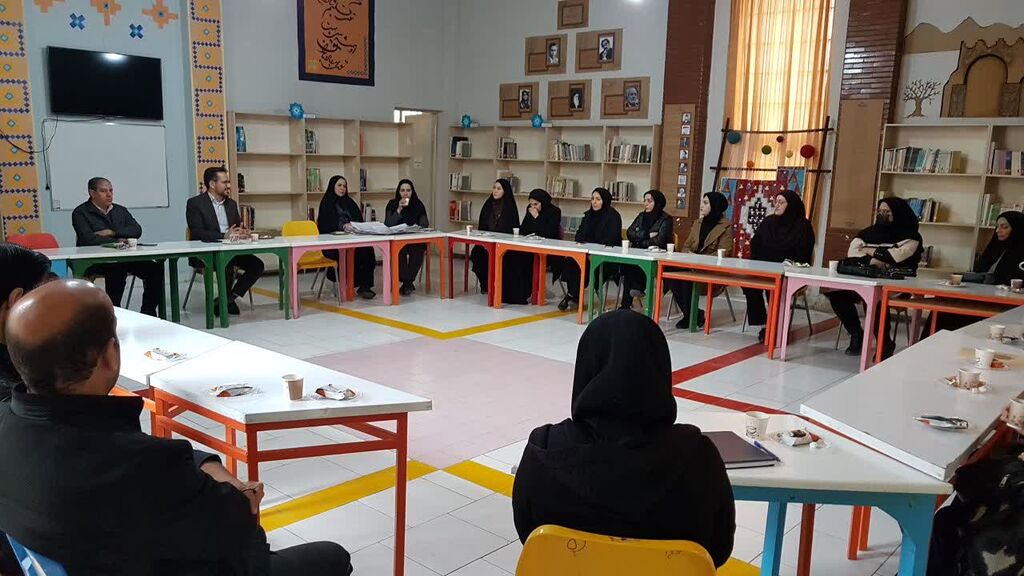 تجلیل از عوامل برگزاری جشنواره قصهگویی کانون کرمانشاه