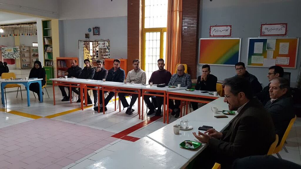 تجلیل از عوامل برگزاری جشنواره قصهگویی کانون کرمانشاه