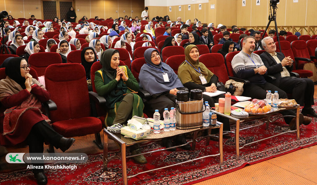 ۱۶ هنرمند قصهگو، آغازگر مرحله استانی جشنواره قصهگویی شدند