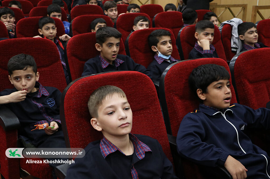 سیزده هنرمند  قصهگو از گنجینههای سرزمین مادری رونماییکردند