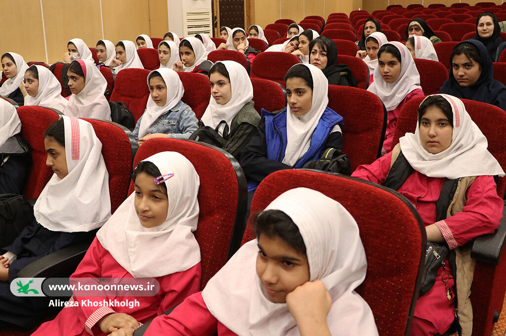 سیزده هنرمند  قصهگو از گنجینههای سرزمین مادری رونماییکردند