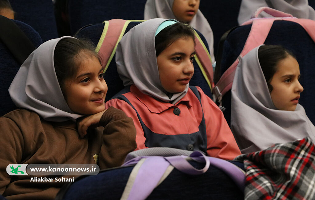 دومین روز رقابت قصهگویان در کرمان برگزار شد