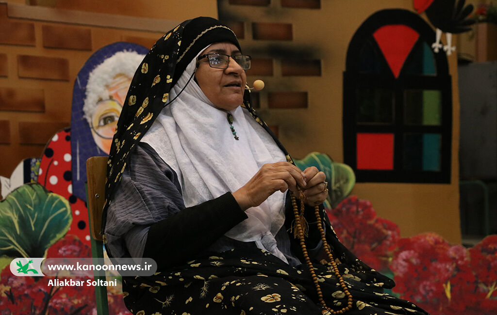 دومین روز رقابت قصهگویان در کرمان برگزار شد