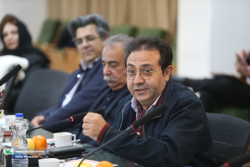 نشست هماندیشی نخبگان عرصه موسیقی کودک و نوجوان و سرود در کانون پیروز ارجمند تاجالدینی موسیقیشناس قومی، نوازنده و آهنگساز در نشست همدلی بزرگان حوزه موسیقی و سرود کانون