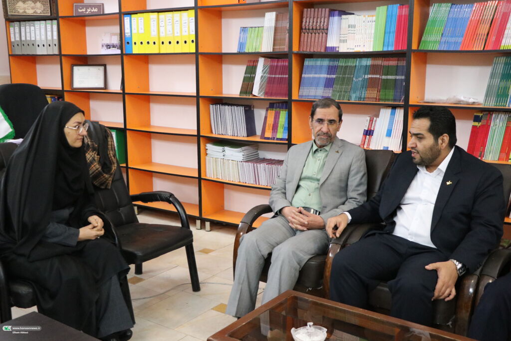قصه گویی.سمنان بازدید مدیر دفتر مرکزی حراست کانون از کانون زبان ایران- استان سمنان