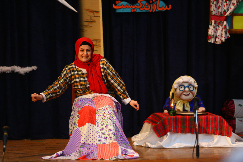 خدیجه برارنژاد قصه گوی مازندرانی قصه روشی برای آشنایی فرزندانمان با مفاهیم اجتماعی است