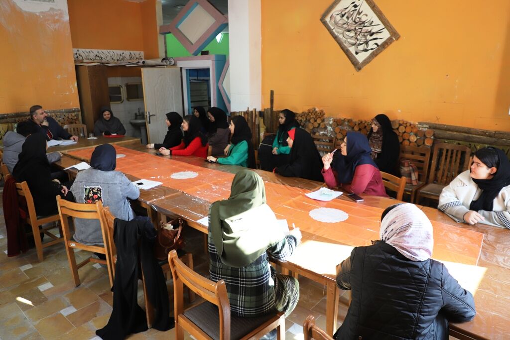 کارگاه‌ آموزش قصه‌گویی برای برگزیدگان مرحله استانی جشنواره قصه‌گویی در کانون استان قزوین
