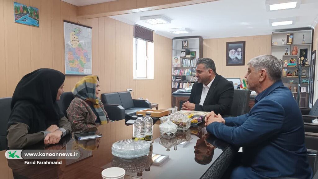 تجلیل از پیشکسوت ترویج علم در کانون پرورش فکری و استان سیستان و بلوچستان تجلیل از پیشکسوت ترویج علم در کانون پرورش فکری و استان سیستان و بلوچستان