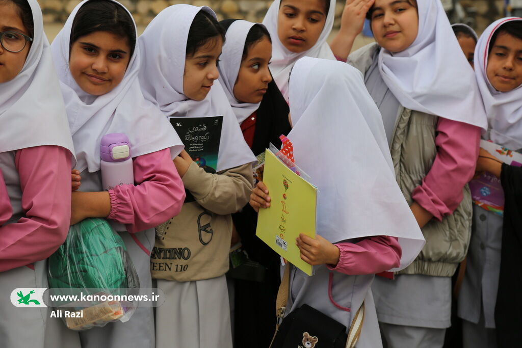 پیک امید کانون استان بوشهر میهمان کودکان احمدآباد شد