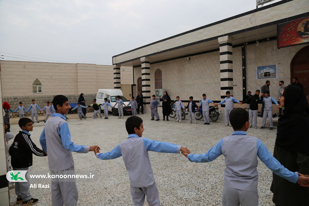 پیک امید کانون استان بوشهر میهمان کودکان احمدآباد شد