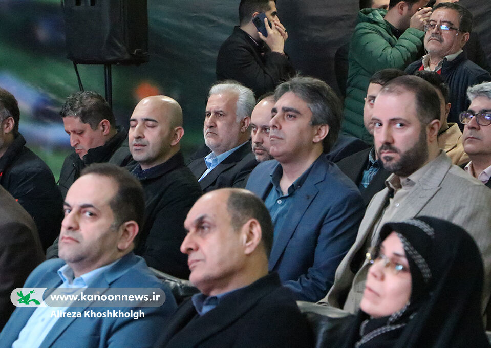 معرفی خدمات الکترونیک در نمایشگاه الکامپ گیلان / غرفه کانون پرورش فکری و کانون زبان استان پذیرای مخاطبان است