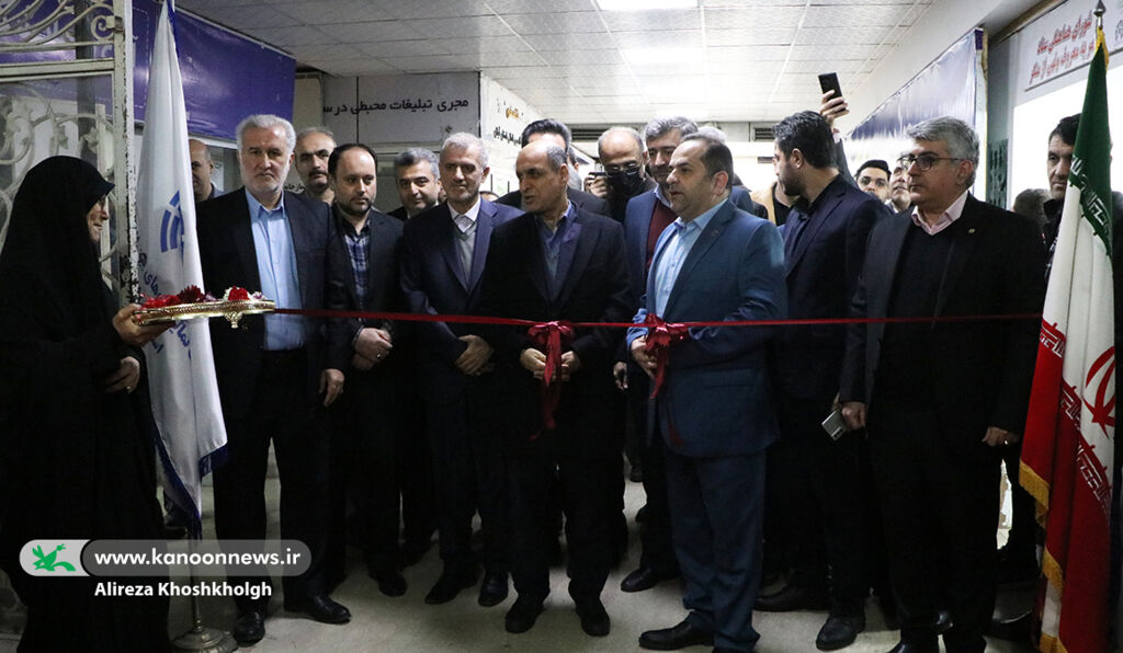 معرفی خدمات الکترونیک در نمایشگاه الکامپ گیلان / غرفه کانون پرورش فکری و کانون زبان استان پذیرای مخاطبان است