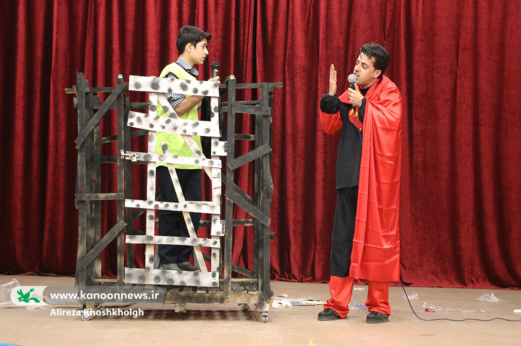 نمایش کمدی «گود زباله» به روی صحنه میرود