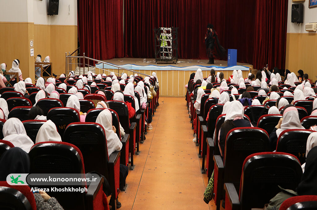 نمایش کمدی «گود زباله» به روی صحنه میرود