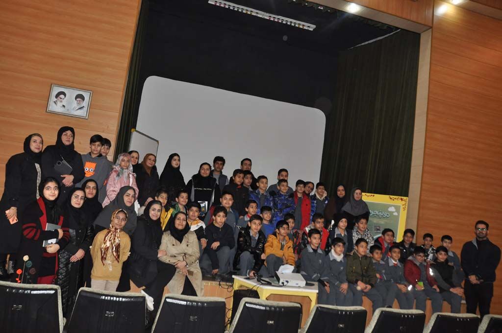 بررسی کتاب «سنگ شانس شیرنشان» در نشست دو پنجره البرز