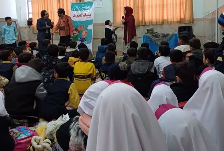 پیک امید کانون استان اصفهان میهمان کودکان روستای قهی شهرستان هرند شد