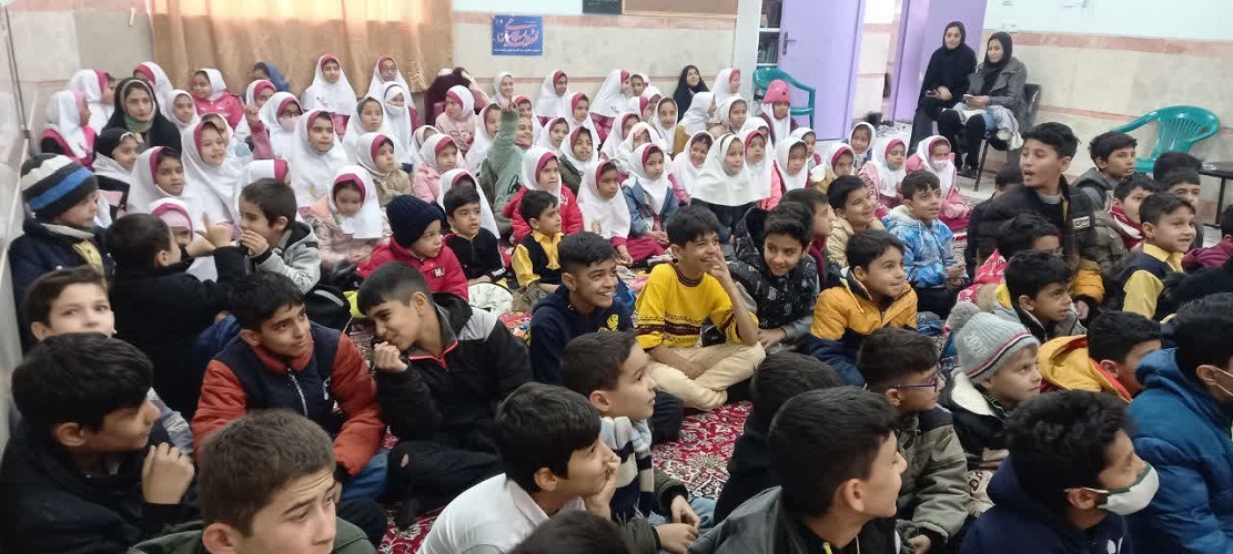 پیک امید کانون استان اصفهان میهمان کودکان روستای قهی شهرستان هرند شد