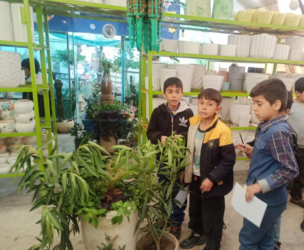 بازدید اعضا مرکز جیمآباد از گلخانه