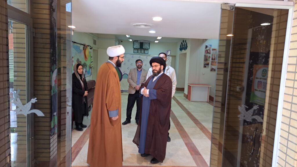 لزوم گسترش  فعالیتها و ایجاد فرصتهای بیشتر برای رشد فکری و فرهنگی نسل آینده