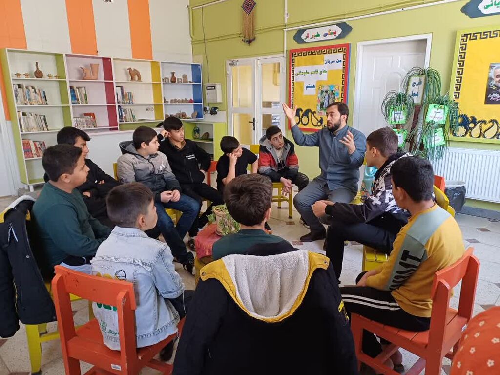 برنامه "قهرمان من" در مراکز فرهنگی-هنری همدان برگزار شد.