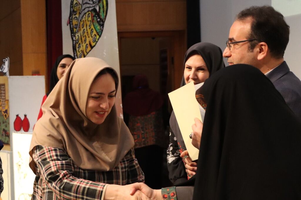 مربی برگزیده استان تهران در تمامی جشنوارهها