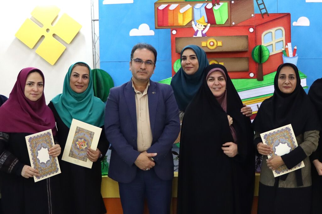 مربی برگزیده استان تهران در تمامی جشنوارهها