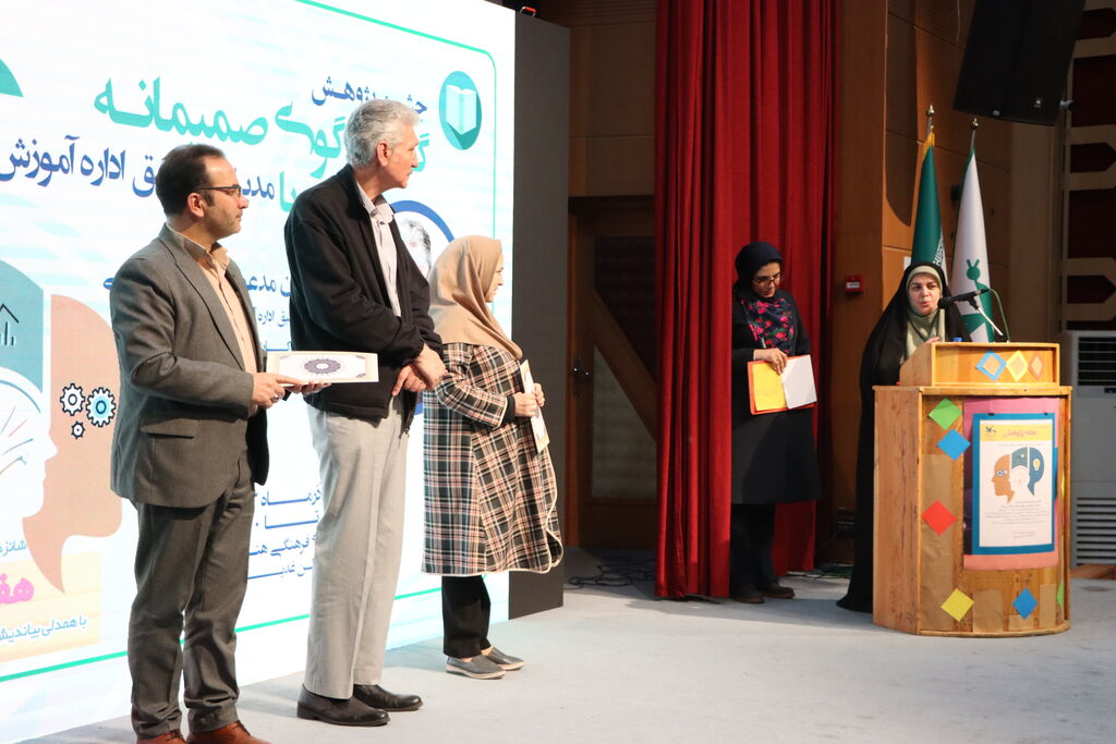 مربی برگزیده استان تهران در تمامی جشنوارهها