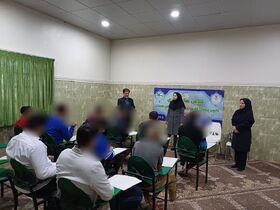 خوانش کتاب باغ کیانوش توسط نوجوانان کانون اصلاح و تربیت همدان