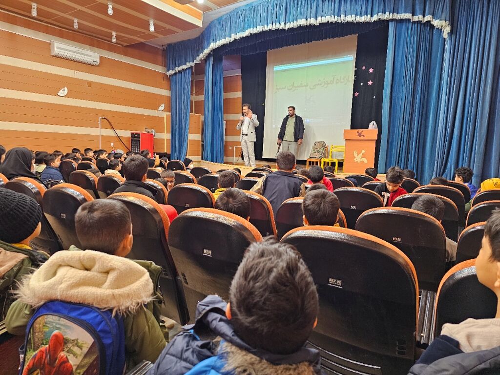 برگزاری کارگاه آموزشی "سفیران سبز" در کانون پرورش فکری کهگیلویه و بویراحمد برگزاری کارگاه آموزشی "سفیران سبز" در کانون پرورش فکری کهگیلویه و بویراحمد