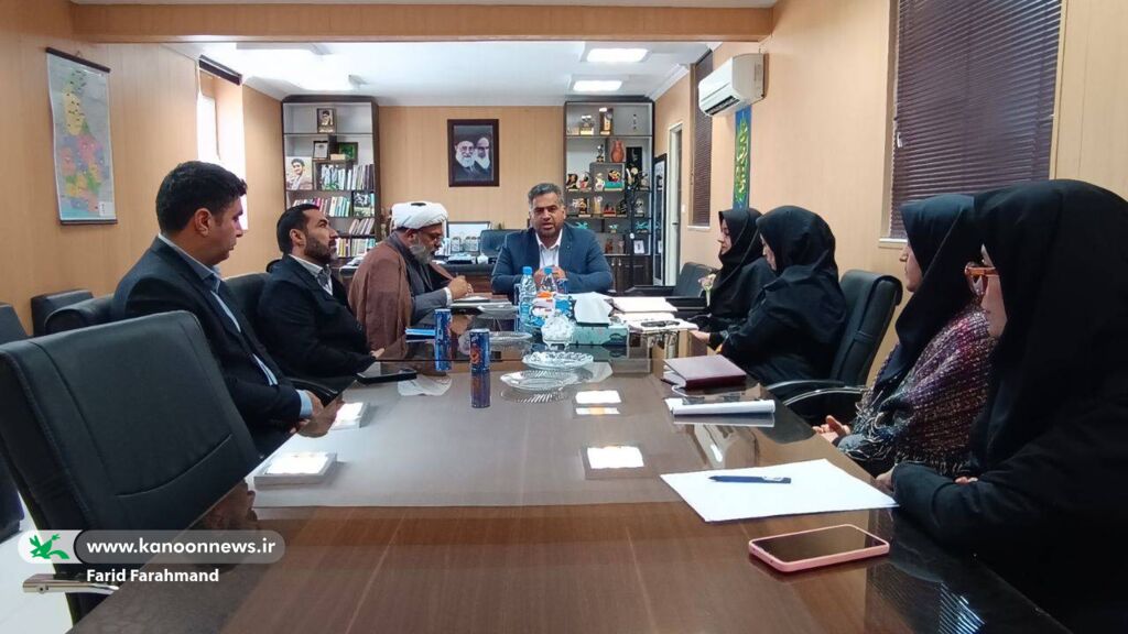 مدیرکل کانون پرورش فکری استان به عنوان مدیر کمیتهی کودک و نوجوان ستاد دههی فجر سیستان و بلوچستان معرفی شد مدیرکل کانون پرورش فکری استان به عنوان مدیر کمیتهی کودک و نوجوان ستاد دههی فجر سیستان و بلوچستان معرفی شد